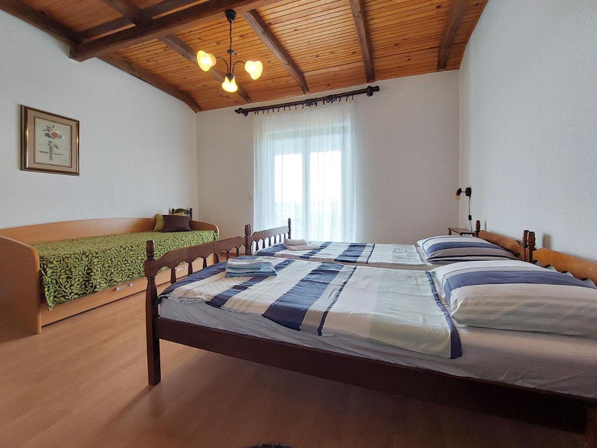 Apartments Vilim Pinezici  Exterior photo
