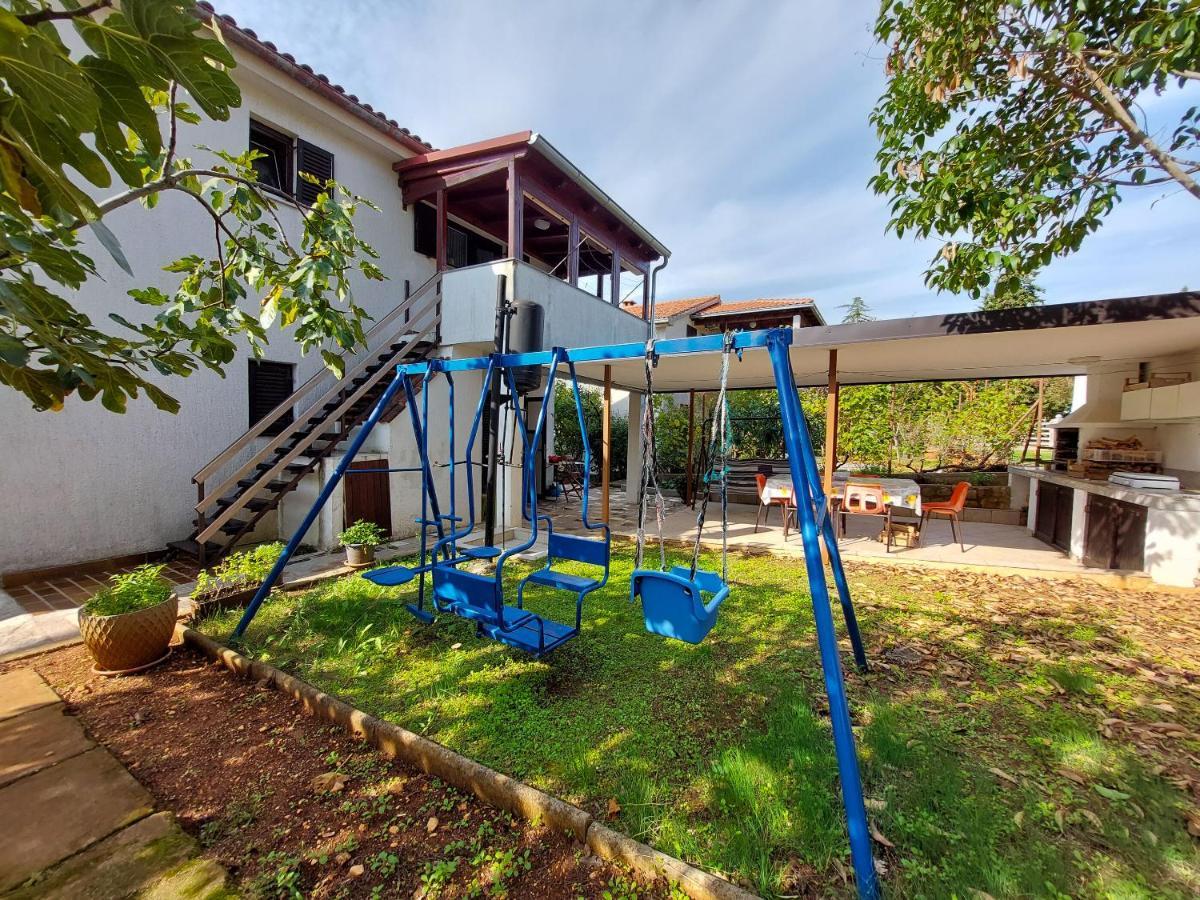 Apartments Vilim Pinezici  Exterior photo